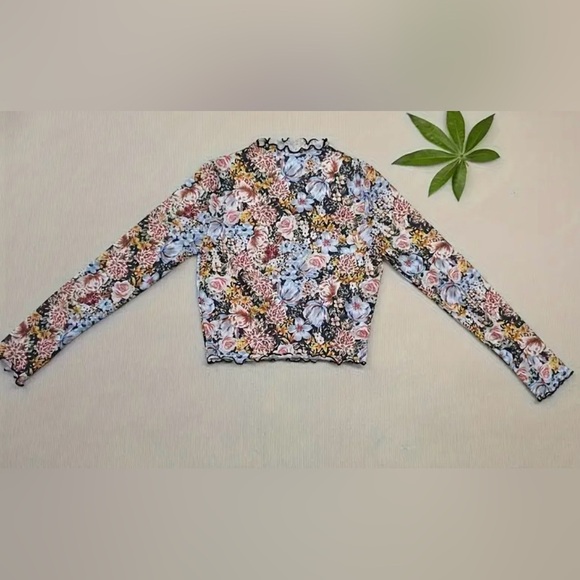 Floral Long Sleeve Top - Picture 5 of 6